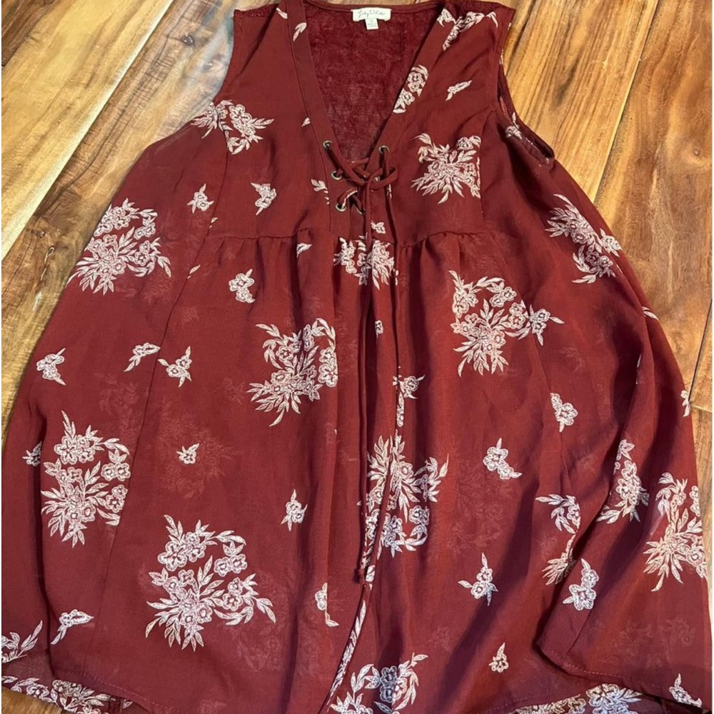 Women’s Maroon Floral Tank Top. Size Medium. Lily white brand